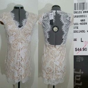 New Windsor tan and white floral lace short dress